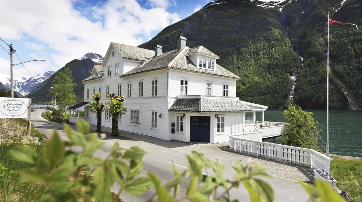 Fjaerland Fjordstove Hotell