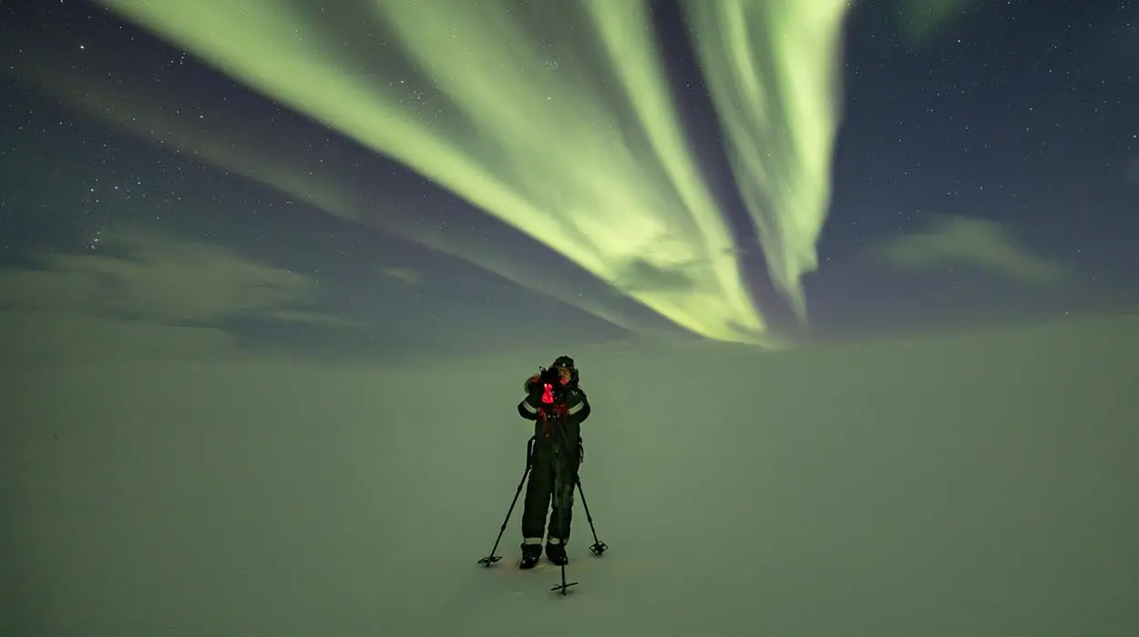 Aurora Snowshoeing (Muotka)