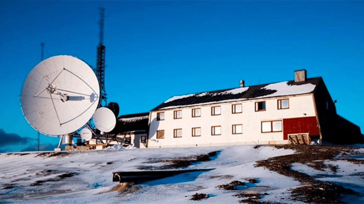 Isfjord Radio Adventure Hotel