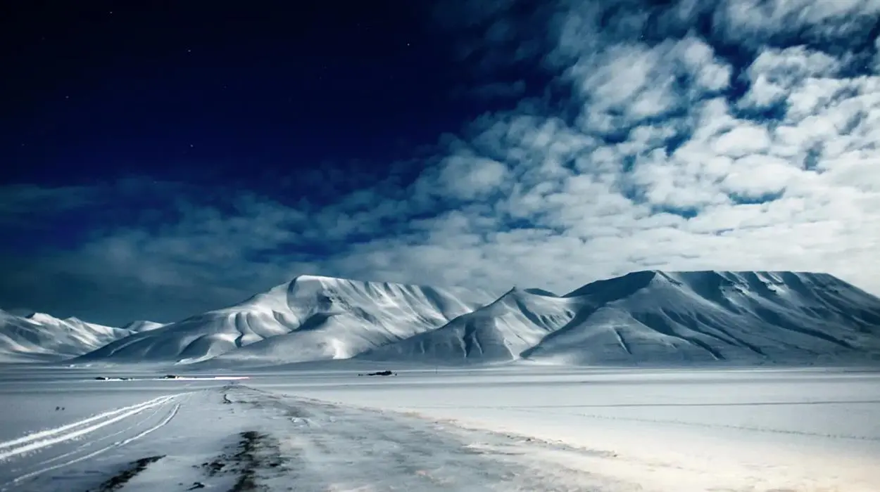 A Historic Walk in Adventdalen