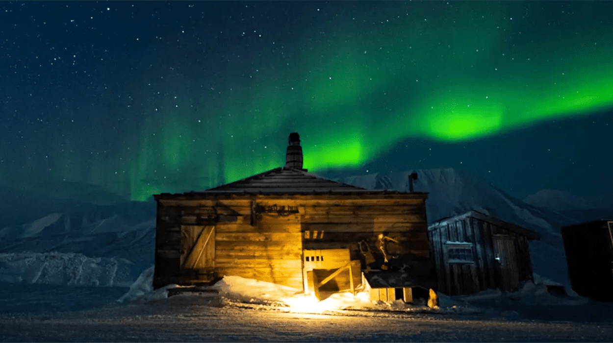 Northern Lights Evening at Camp Barentz