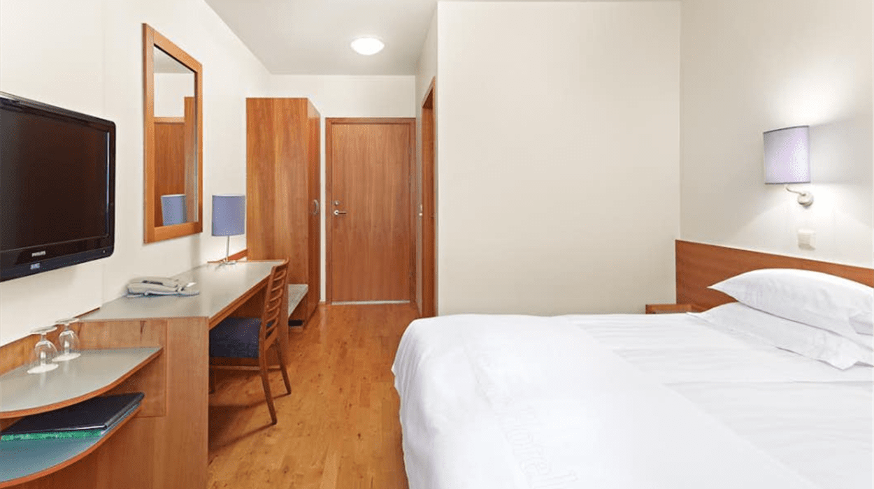 Three Star Hotel with Private En Suite Facilities