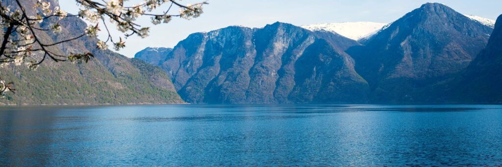 City Sights and Mountain Hikes at 292 Aurland