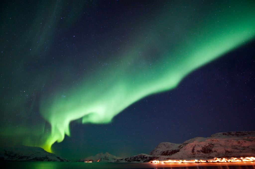 Iceland vs Norway for the Northern Lights: How to choose your perfect winter break?