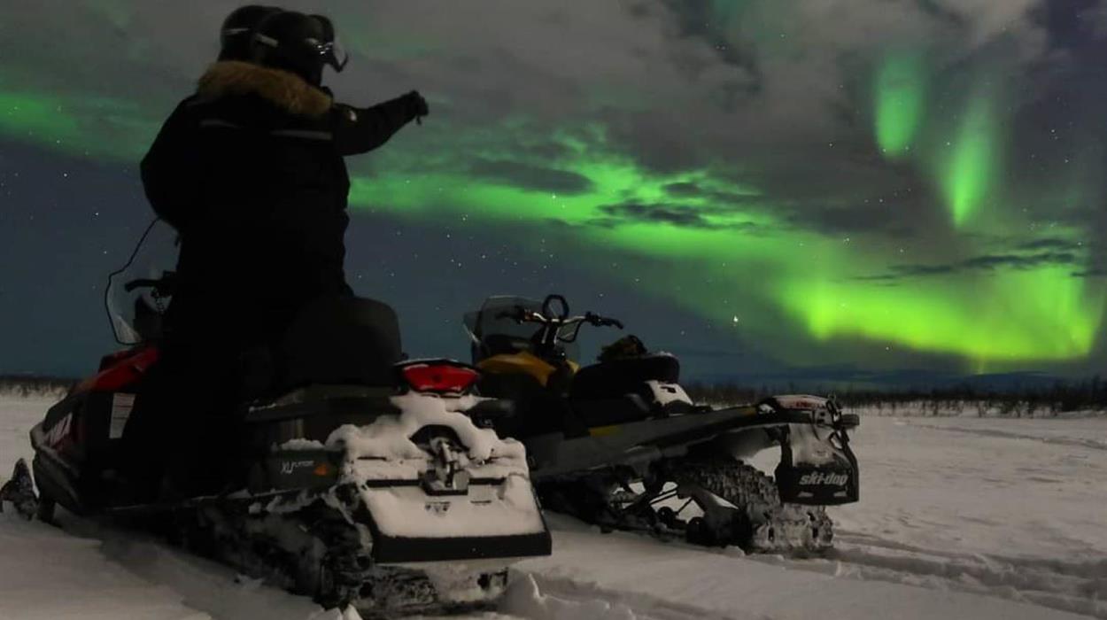 Northern Lights Snowmobile trip from Mattarahkka Lodge